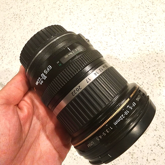 Canon Lens EF-S 10-22mm f/3.5-4.5 USM